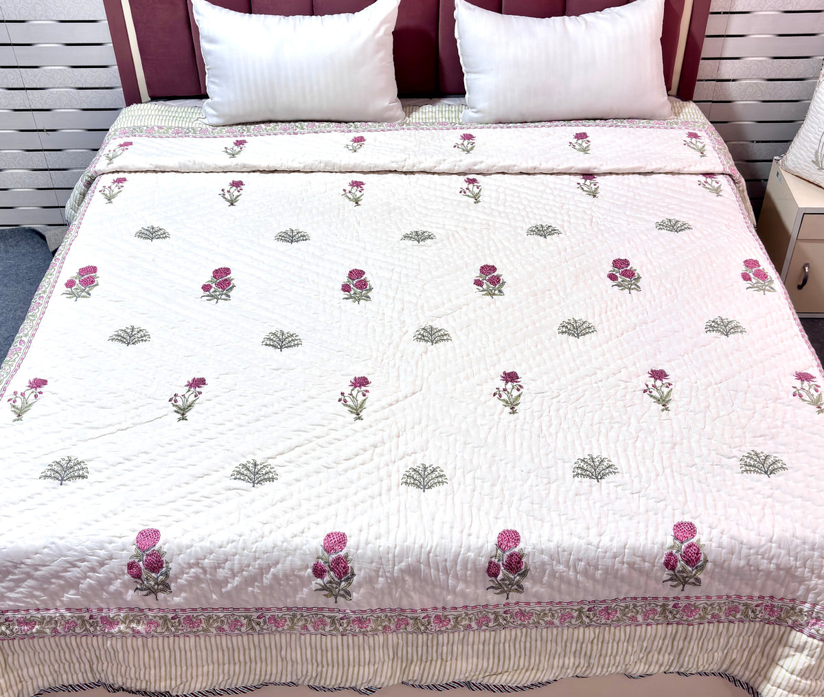 White Floral Cotton Quilt  Queen Size | Printed Botanical Quilted Bedspread | Soft Lightweight Bed Cover for Bedroom Decor