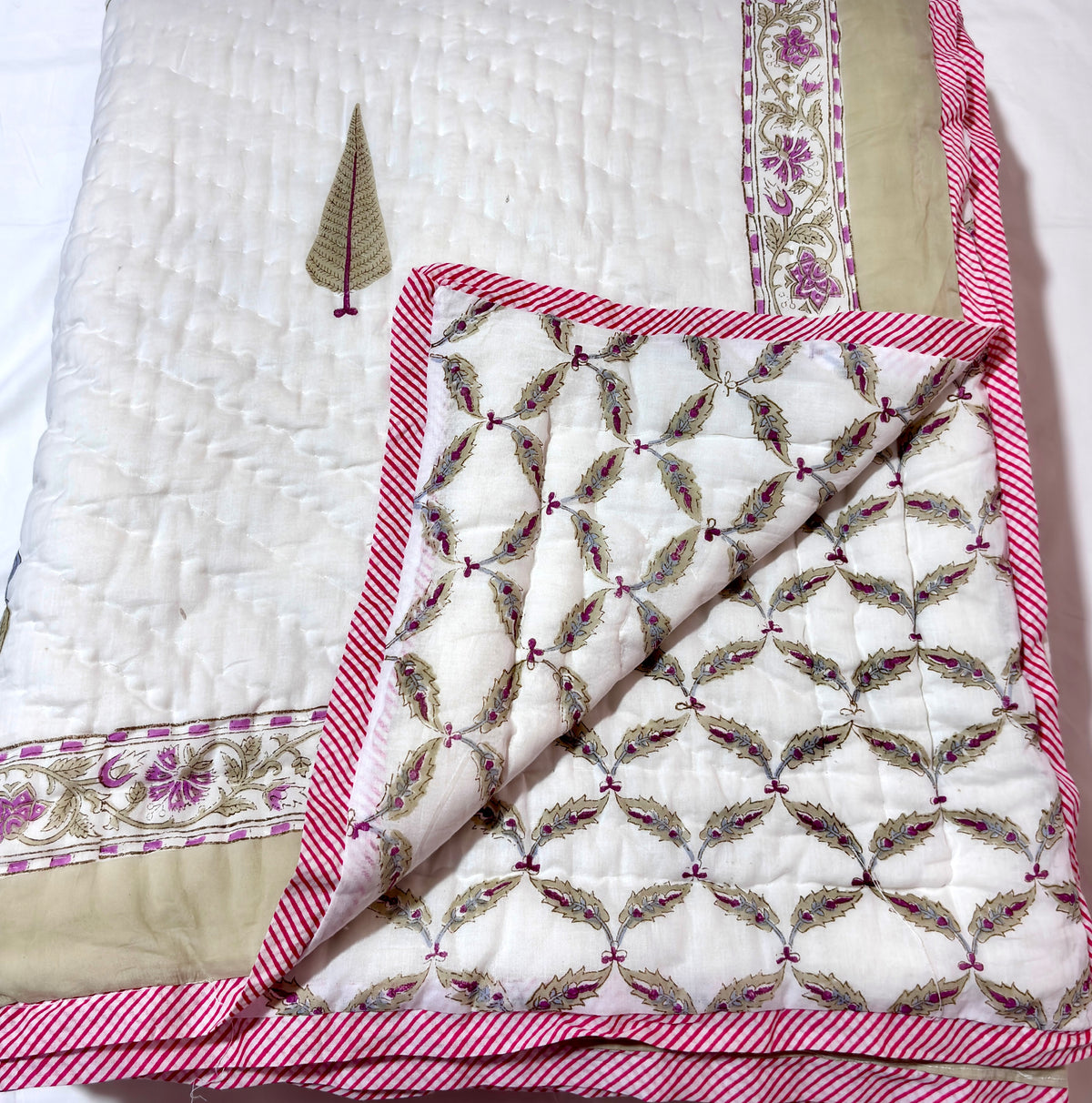 White Floral Cotton Quilt Queen Size | Printed Geometric Botanical Quilted Bedspread | Soft Lightweight Indian Cotton Bed Cover for Bedroom Decor